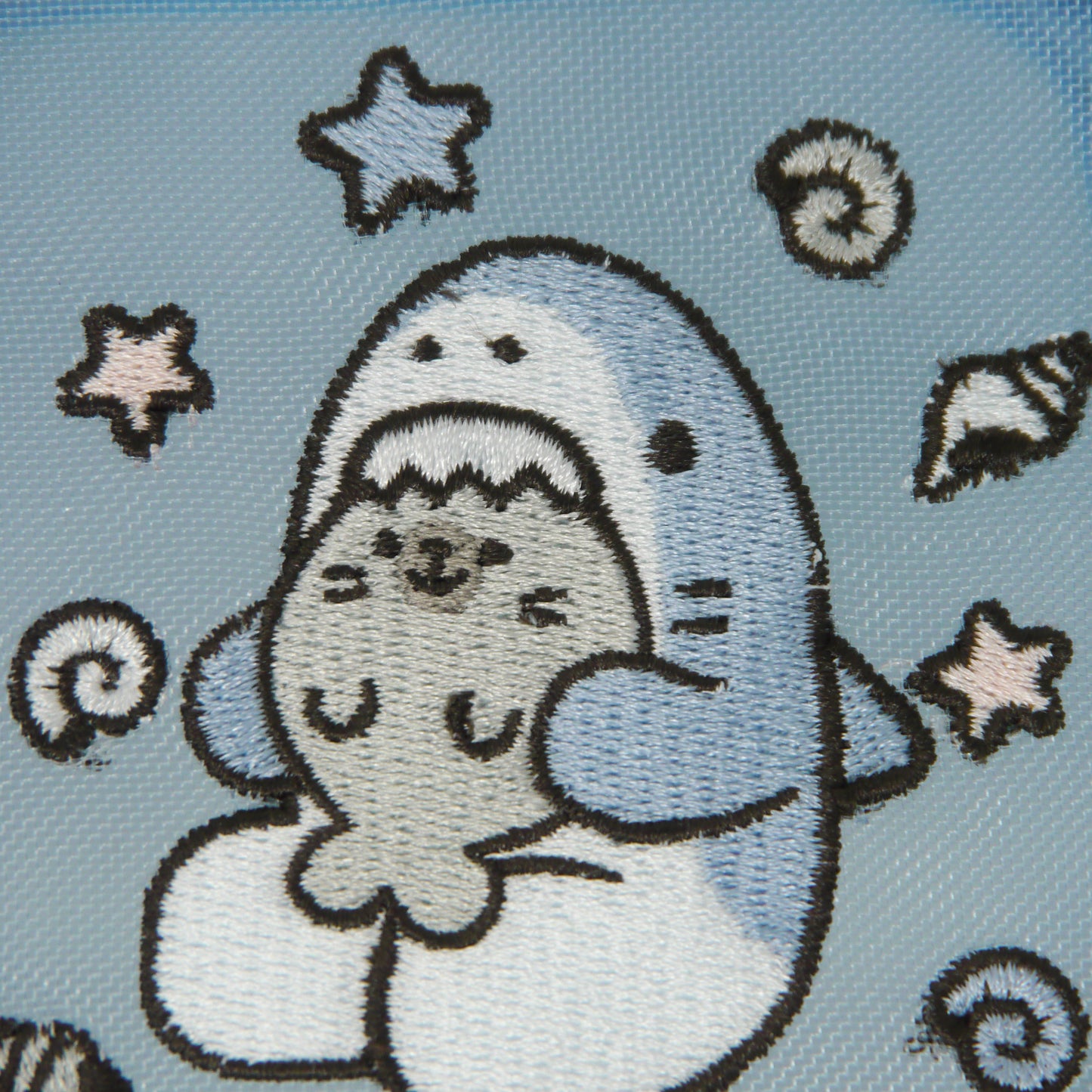 サメーズ刺繍メッシュポーチ - クレコ (Creators' Collection)